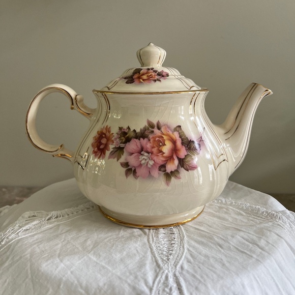 Mid Century James Sadler Teapot - Picture 1 of 16
